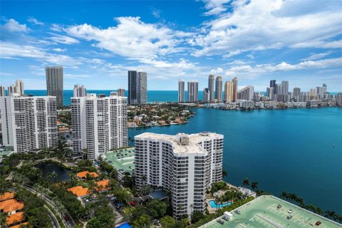 Condominio en venta en Aventura, Florida, 2 dormitorios, 106.84 m2 № 1352133 - foto 12