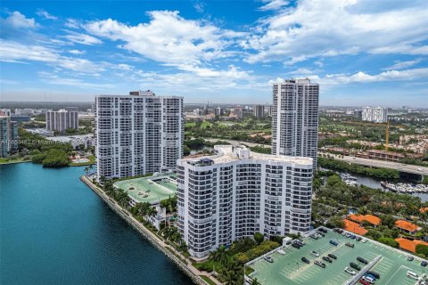 Condominio en venta en Aventura, Florida, 2 dormitorios, 106.84 m2 № 1352133 - foto 6