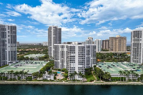 Condominio en venta en Aventura, Florida, 2 dormitorios, 106.84 m2 № 1352133 - foto 2