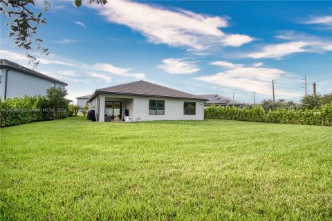 House in Lauderdale Lakes, Florida 4 bedrooms, 169.83 sq.m. № 1352171 - photo 25