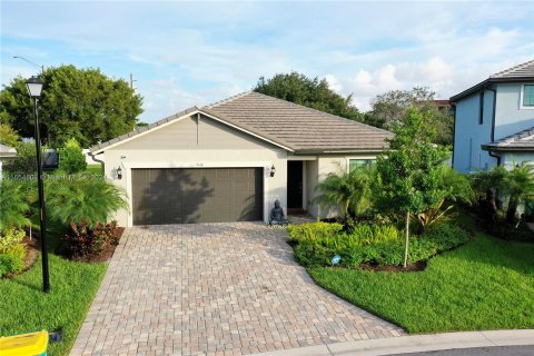 House in Lauderdale Lakes, Florida 4 bedrooms, 169.83 sq.m. № 1352171 - photo 30