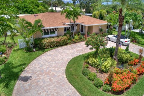 Villa ou maison à louer à Saint Pete Beach, Floride: 3 chambres, 208.38 m2 № 1370005 - photo 1