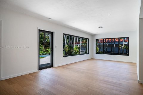 House in Coral Gables, Florida 3 bedrooms, 168.34 sq.m. № 1388221 - photo 5