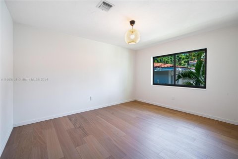 House in Coral Gables, Florida 3 bedrooms, 168.34 sq.m. № 1388221 - photo 16