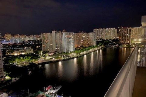 Condominio en venta en Aventura, Florida, 2 dormitorios, 116.22 m2 № 1388180 - foto 2