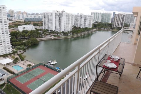 Condominio en venta en Aventura, Florida, 2 dormitorios, 116.22 m2 № 1388180 - foto 1