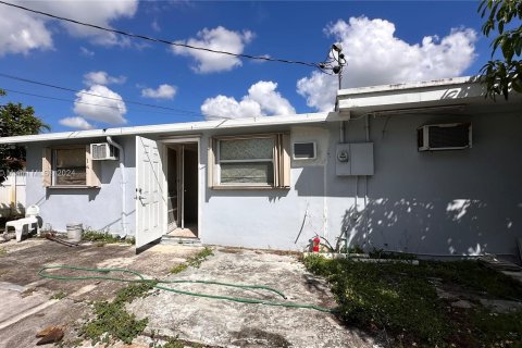 Casa en venta en Hialeah, Florida, 5 dormitorios, 206.89 m2 № 1388191 - foto 19