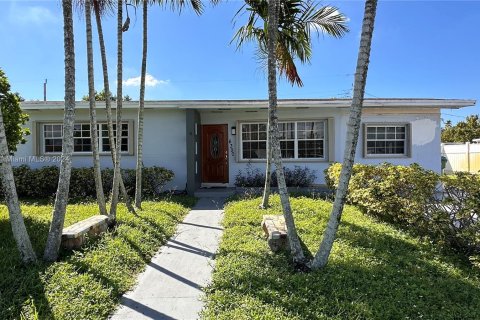 Villa ou maison à vendre à Hialeah, Floride: 5 chambres, 206.89 m2 № 1388191 - photo 1