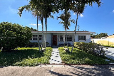 Villa ou maison à vendre à Hialeah, Floride: 5 chambres, 206.89 m2 № 1388191 - photo 2