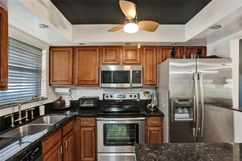 Condo in Sunrise, Florida, 2 bedrooms  № 1381756 - photo 7