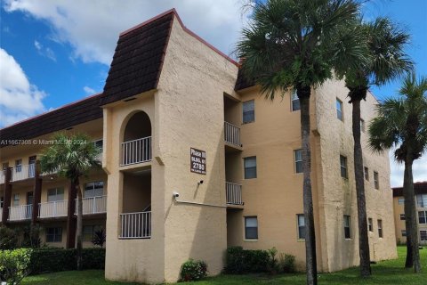 Condo in Sunrise, Florida, 2 bedrooms  № 1381756 - photo 2