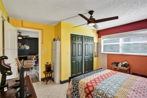 Condo in Sunrise, Florida, 2 bedrooms  № 1381756 - photo 24