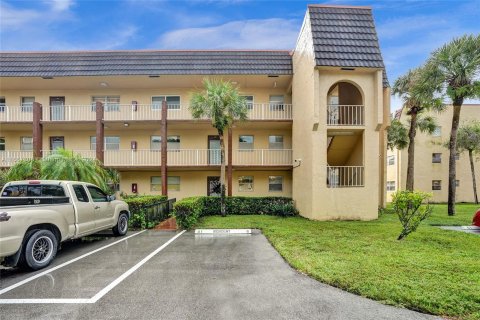 Condo in Sunrise, Florida, 2 bedrooms  № 1381756 - photo 3