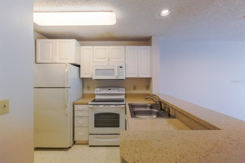 Condo in Tampa, Florida, 2 bedrooms  № 1255760 - photo 11