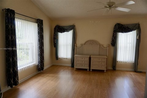 House in Port St. Lucie, Florida 2 bedrooms, 140.56 sq.m. № 862490 - photo 12