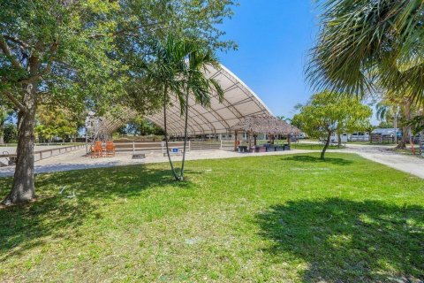 Villa ou maison à louer à Delray Beach, Floride: 4 chambres, 283.26 m2 № 880630 - photo 5