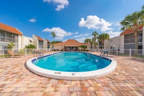 Condo in Deerfield Beach, Florida, 1 bedroom  № 1160345 - photo 1