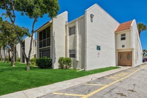 Condo in Deerfield Beach, Florida, 1 bedroom  № 1160345 - photo 2