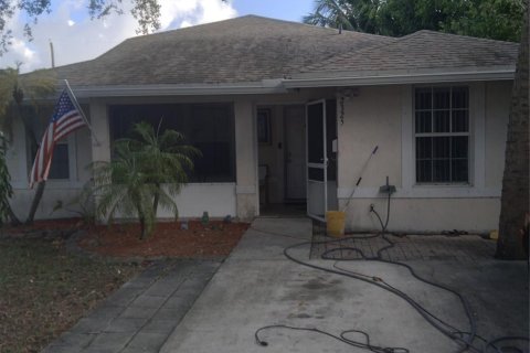 House in Hollywood, Florida 3 bedrooms, 130.34 sq.m. № 1160346 - photo 2