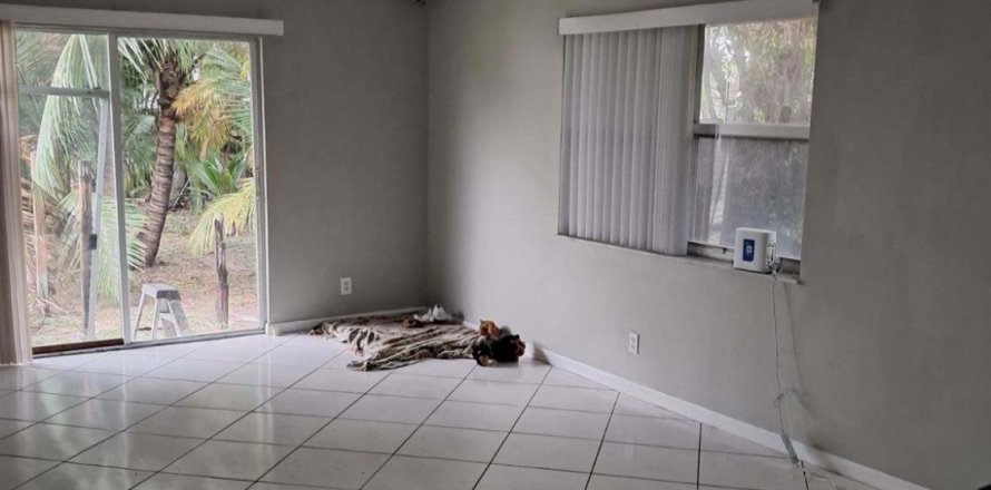 House in Hollywood, Florida 3 bedrooms, 130.34 sq.m. № 1160346