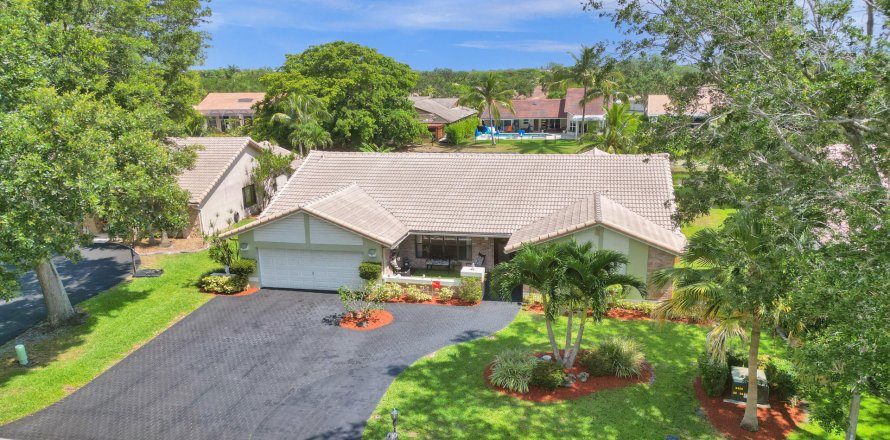 Villa ou maison à Coral Springs, Floride 4 chambres, 230.03 m2 № 1208802