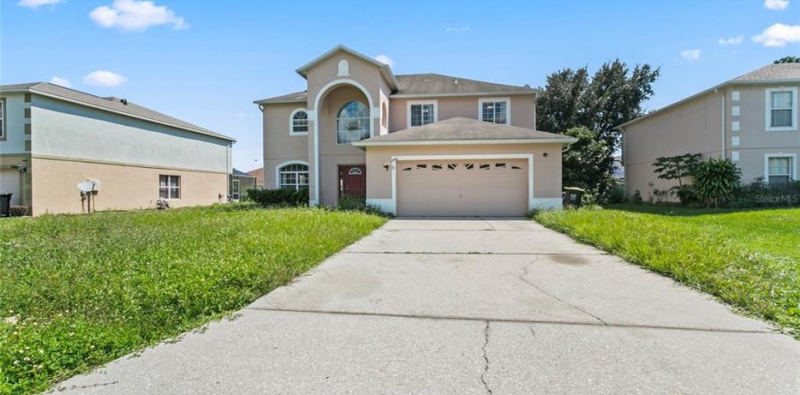 House in Kissimmee, Florida 4 bedrooms, 265.42 sq.m. № 1375364