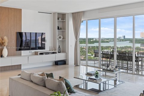 Copropriété à vendre à Bal Harbour, Floride: 2 chambres, 234.58 m2 № 1356968 - photo 2