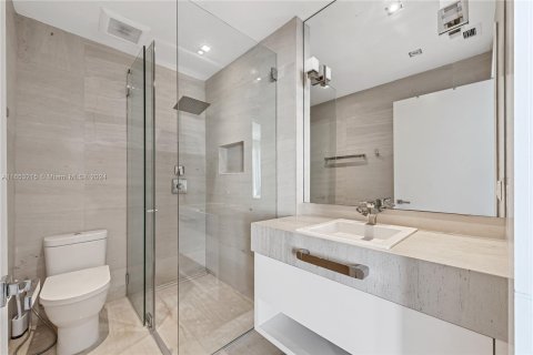 Copropriété à vendre à Bal Harbour, Floride: 2 chambres, 234.58 m2 № 1356968 - photo 16