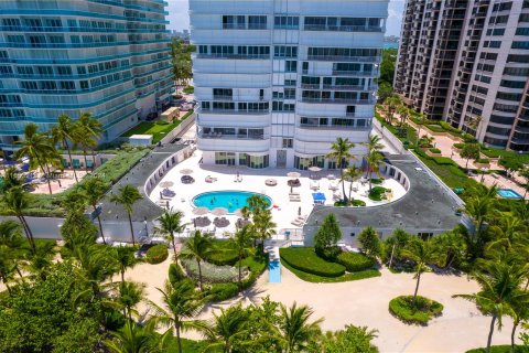 Copropriété à vendre à Bal Harbour, Floride: 2 chambres, 234.58 m2 № 1356968 - photo 24