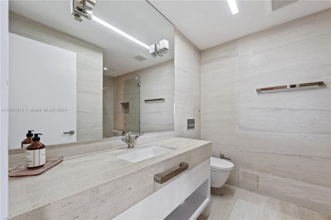 Copropriété à vendre à Bal Harbour, Floride: 2 chambres, 234.58 m2 № 1356968 - photo 19