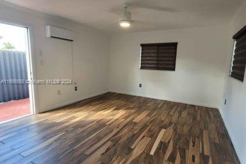 Commercial property in Homestead, Florida 1 bedroom № 1356882 - photo 3