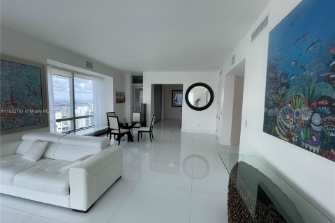 Condominio en alquiler en Miami, Florida, 2 dormitorios, 198.72 m2 № 1356965 - foto 8