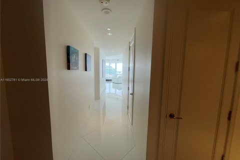 Copropriété à louer à Miami, Floride: 2 chambres, 198.72 m2 № 1356965 - photo 11