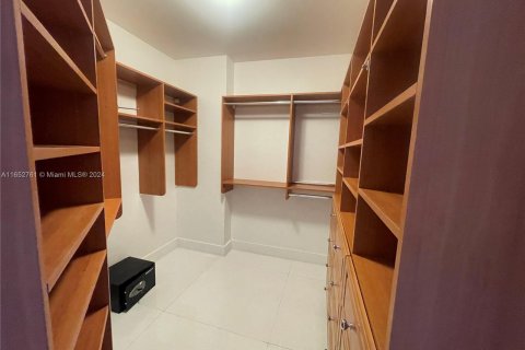 Copropriété à louer à Miami, Floride: 2 chambres, 198.72 m2 № 1356965 - photo 4