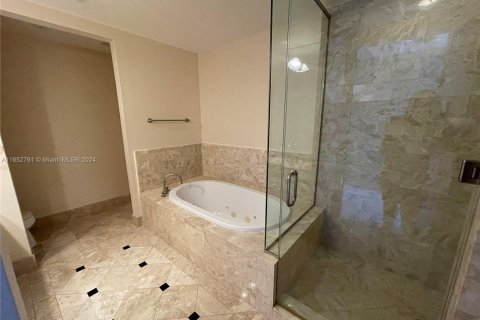 Condominio en alquiler en Miami, Florida, 2 dormitorios, 198.72 m2 № 1356965 - foto 3