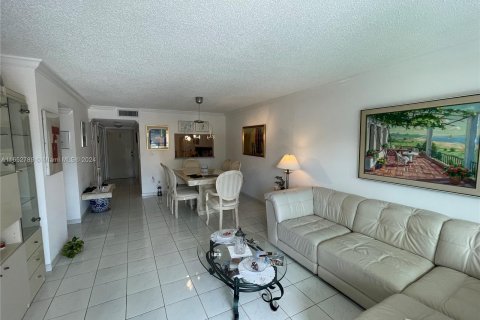 Copropriété à vendre à Miami Beach, Floride: 2 chambres, 109.16 m2 № 1356966 - photo 1