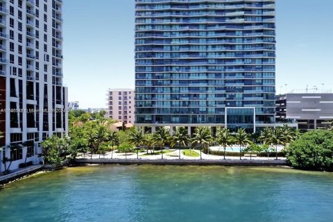 Condo in Miami, Florida, 1 bedroom  № 1356883 - photo 10