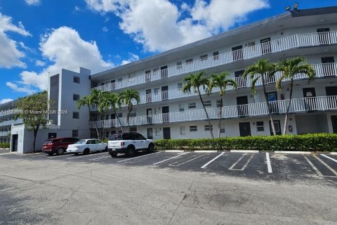 Copropriété à louer à Miami, Floride: 2 chambres, 93.09 m2 № 1356967 - photo 4