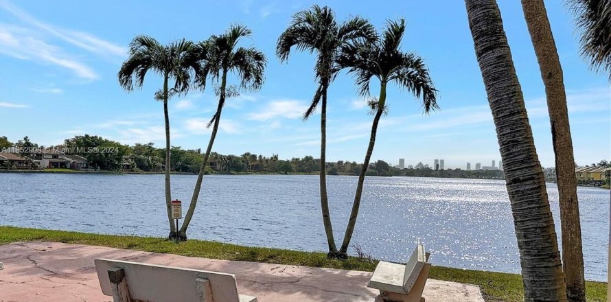 Condo in Miami, Florida, 2 bedrooms  № 1356967