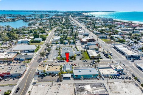 Propiedad comercial en venta en Saint Pete Beach, Florida, 323.49 m2 № 977194 - foto 1