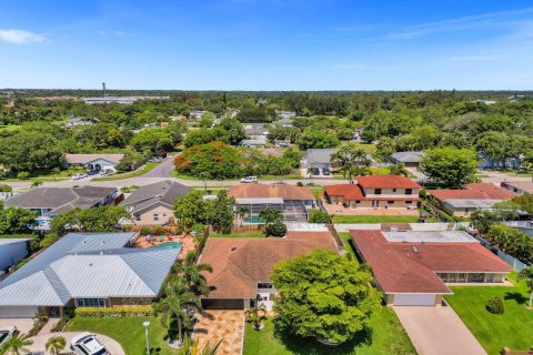 House in West Palm Beach, Florida 3 bedrooms, 220.55 sq.m. № 1208812 - photo 15