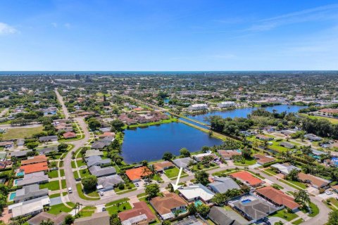 House in West Palm Beach, Florida 3 bedrooms, 220.55 sq.m. № 1208812 - photo 2