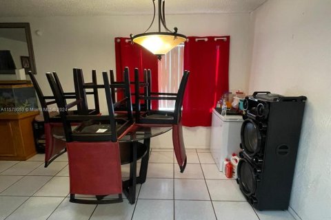 Condo in Lauderhill, Florida, 2 bedrooms  № 1147620 - photo 5