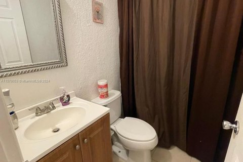 Condo in Lauderhill, Florida, 2 bedrooms  № 1147620 - photo 10