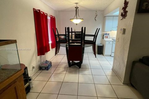 Condo in Lauderhill, Florida, 2 bedrooms  № 1147620 - photo 4