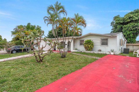Villa ou maison à vendre à Miami Gardens, Floride: 3 chambres, 232.81 m2 № 925160 - photo 21
