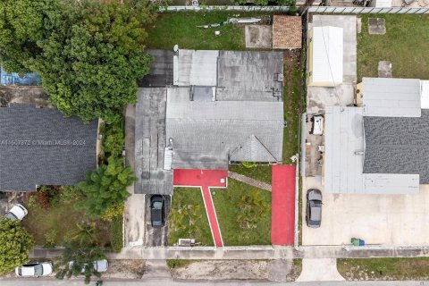 Villa ou maison à vendre à Miami Gardens, Floride: 3 chambres, 232.81 m2 № 925160 - photo 1
