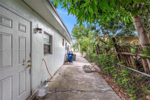 Casa en venta en Miami Gardens, Florida, 3 dormitorios, 232.81 m2 № 925160 - foto 25