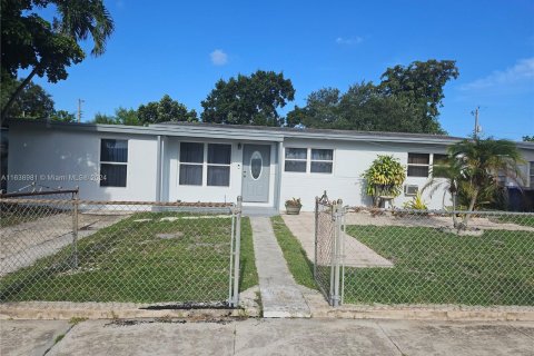 House in Fort Lauderdale, Florida 3 bedrooms, 107.58 sq.m. № 1318997 - photo 1