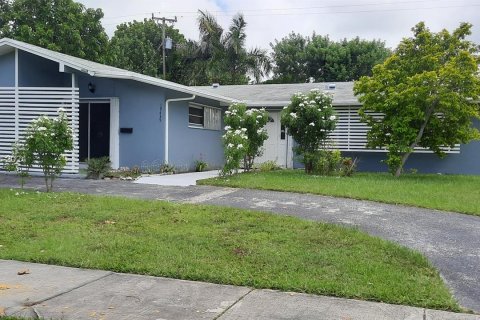 House in Cutler Bay, Florida 4 bedrooms, 181.81 sq.m. № 1319054 - photo 1